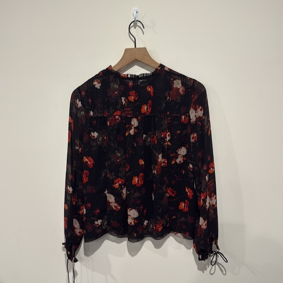 • Wilfred Aritzia • Lourdes Blouse Floral Long Sleeve
Black and Red XS - Picture 5 of 5